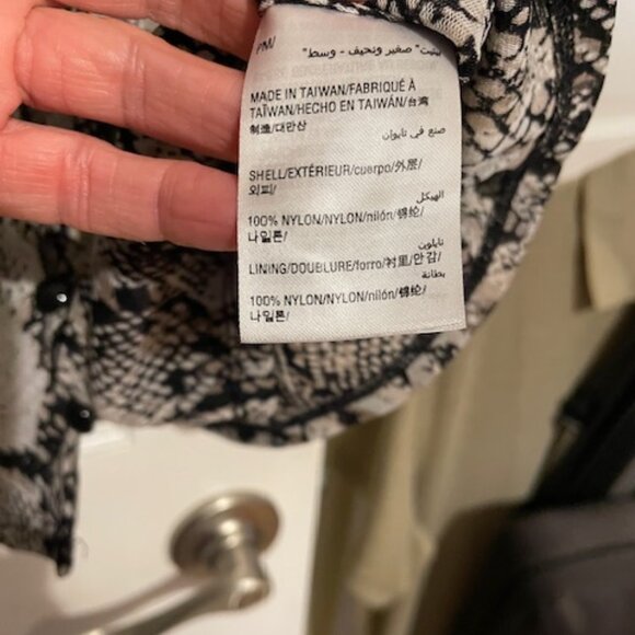 INC International Concepts Petite Medium Short Sleeved V-Neck Button Down Shirt - Picture 6 of 7